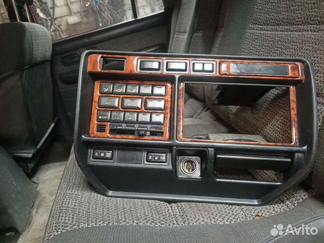 Центральная консоль Toyota Land Cruiser 80