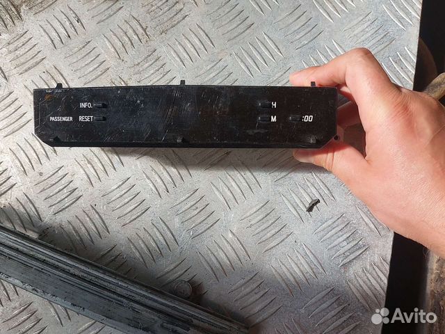 Часы салона Тойота Хайлюкс 2013