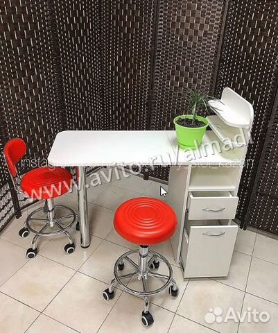 Маникюрный стол