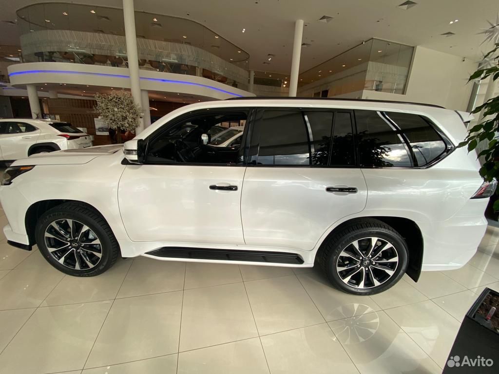 LX 570 Heritage Black Vision v8