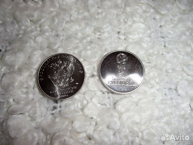 Монеты разные и жетон метрополитена