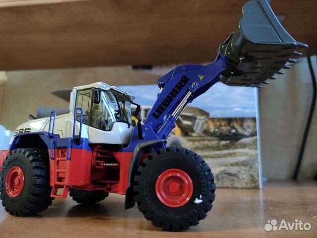 Модель колесного погрузчика Liebherr L586