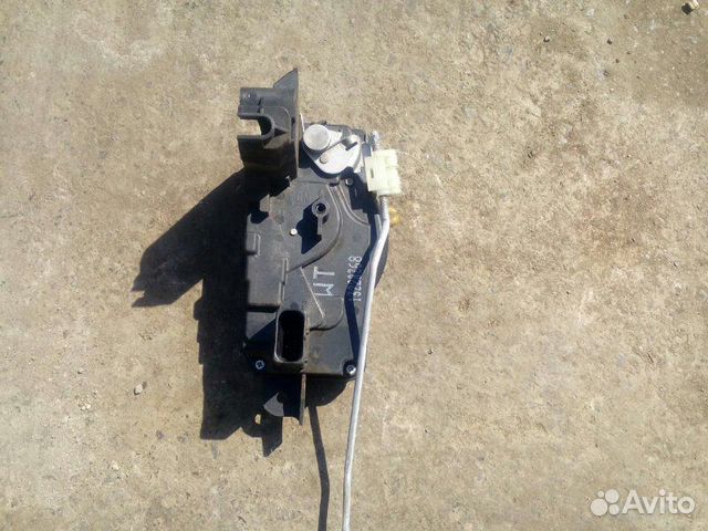 Замок двери передний правый Opel Astra H купе