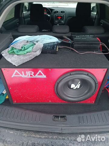 Сабвуфер и усилитель в автомобиль