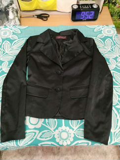 Пиджак и блузка 40 размера