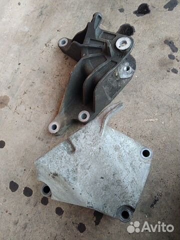 Кронштейн двигателя a14net Opel Zafira C