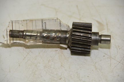 Валик привода спидометра 32 зуба,d32.65 мм i8.05