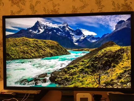 Большой LED Full HD монитор Samsung