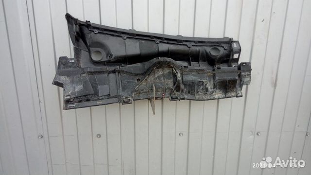 Решетка под лобовое стекло левая Toyota Corolla