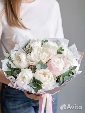 Букет из белых пионов цветы