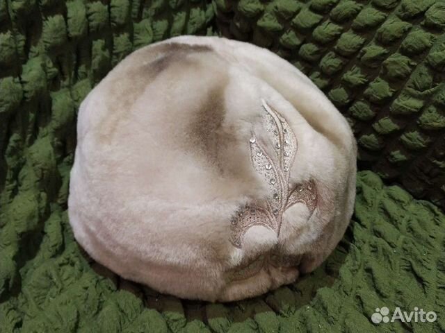 Берет женский мутон