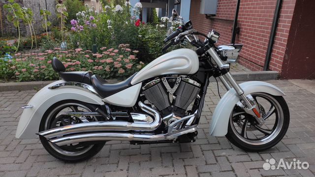 Аренда мотоцикла Victory Kingpin для фотосессии