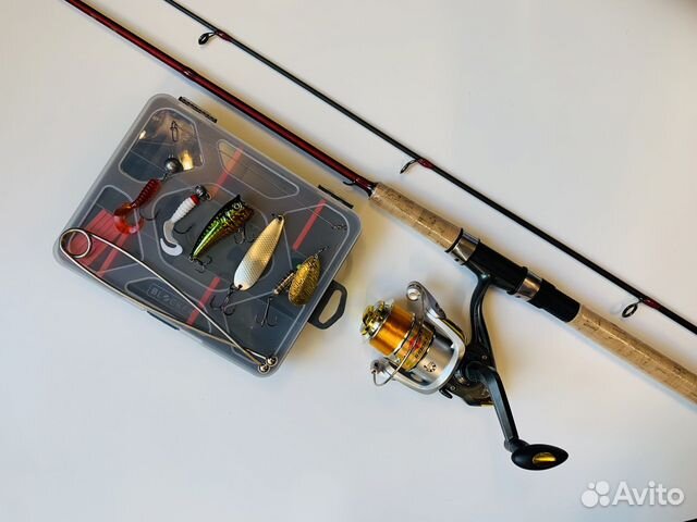 Спиннинг в сборе с катушкой + набор блесен