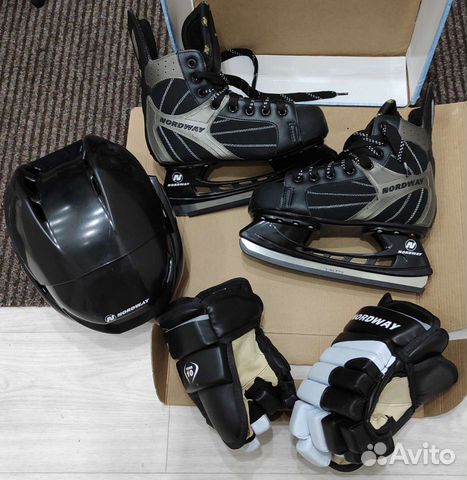 Коньки, шлем, краги