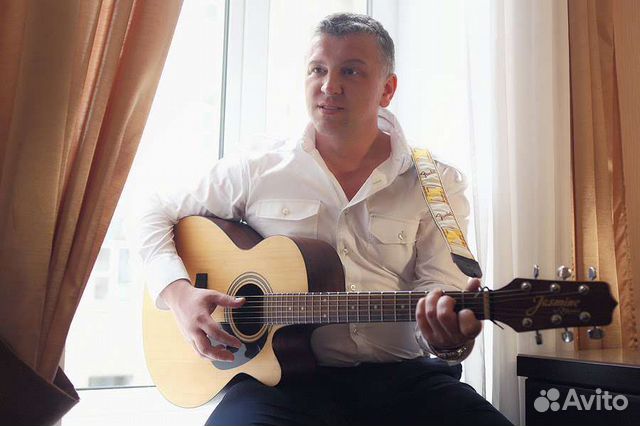 Певец. Гитарист. Песни под гитару
