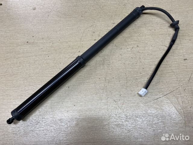 Амортизатор крышки багажника правый Toyota Rav4 50