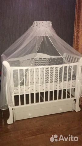 Детская кроватка с универсальным маятником