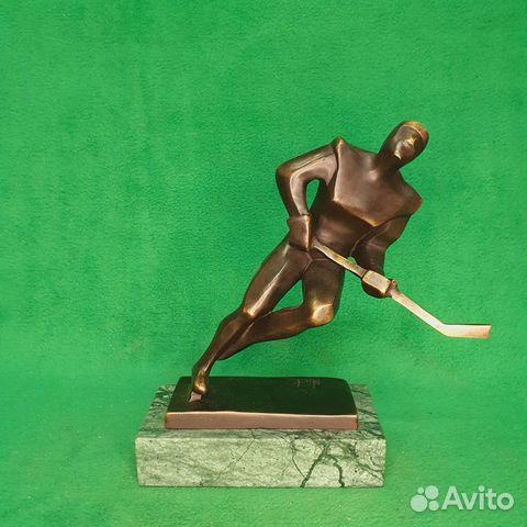 Статуэтка бронзовая Хоккеист. Модерн. Спорт
