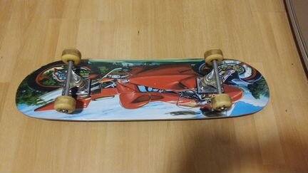 Скейтборд (роликовая доска)