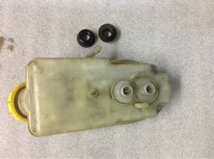 Бачок тормозной жидкости Фольксваген Т5 VW T5