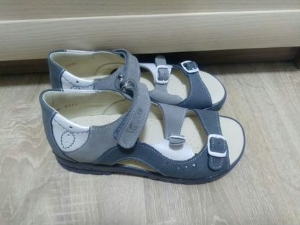 Новые кожанные босоножки