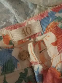 Новые джинсы в цветок zara