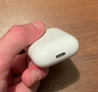 Кейс для AirPods (оригинал)