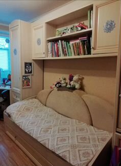 Кровать детская, с верхней полкой