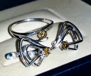 Комплект золотой с бриллиантами