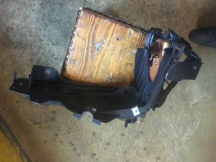 Бмв ф10 крепление фара