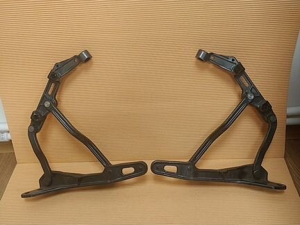 Петли Капота Aston Martin DB11