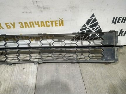Решетка переднего бампера бу Skoda Rapid OEM 60U85