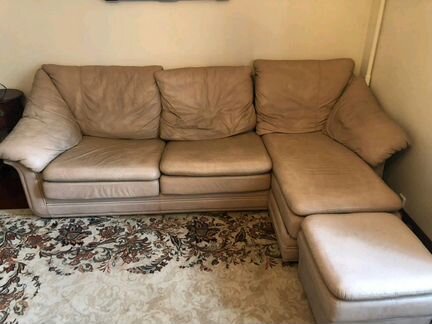 Кожаный диван + пуфик