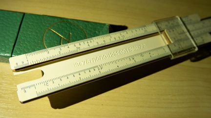 Логарифмическая линейка, в отличном состоянии