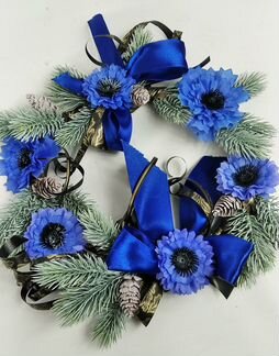 Венок на дверь из голубой ели 30 см хвойный