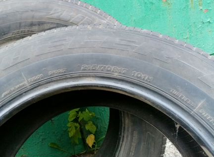 2 шины б/у Brigestone Dueler 215/70R17