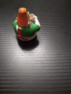 Игрушка из киндера Карлсон