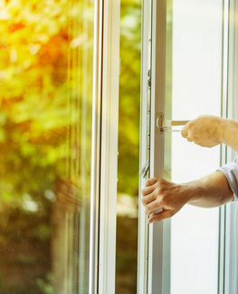 Ремонт пластиковых окон, москитные сетки