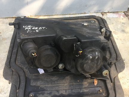 Фара правая Hella галоген 5конт с птф VW Passat B5