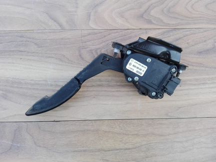 Педаль газа Renault Duster