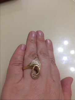 Кольцо золотое очень красивое шикарное 18,5 с фиан