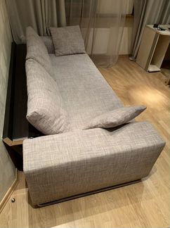 Диван бежевый