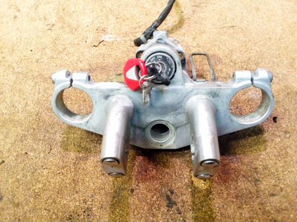 Верхняя траверса yamaha fzs600 fzs 600 2000