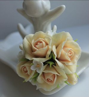 Заколка с цветами роз и сирени