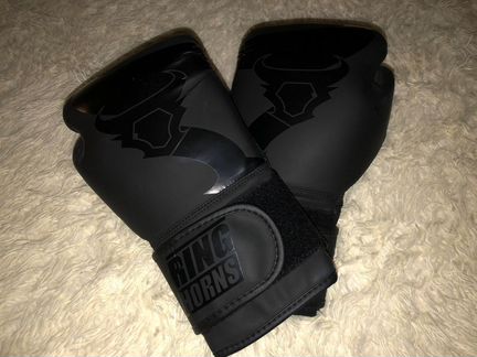 Боксерские перчатки Ringhorns 10oz