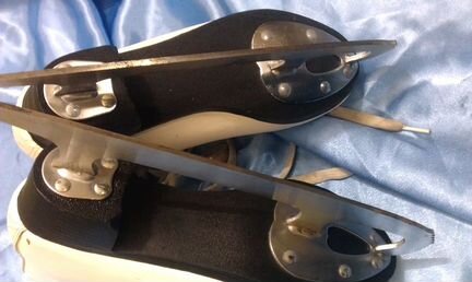 Зимние женские коньки, размер 35