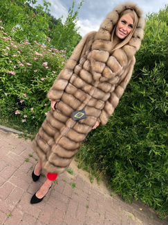 Шуба из куницы. капюшон