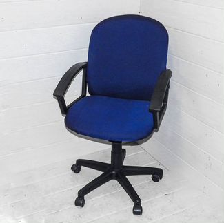 Офисное компьютерное кресло 