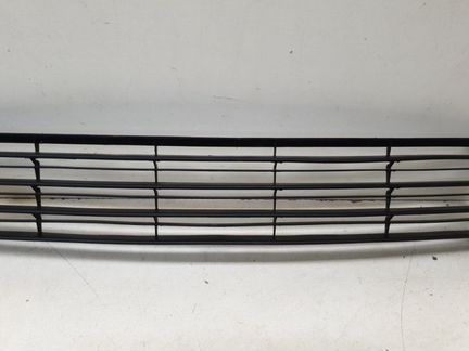 Решетка бампера передняя Toyota Corolla E180