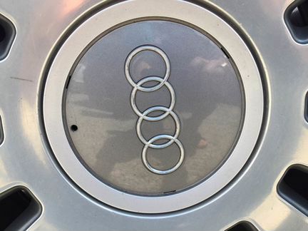 Центральные заглушки Ауди A8 ступичные 4E0601165